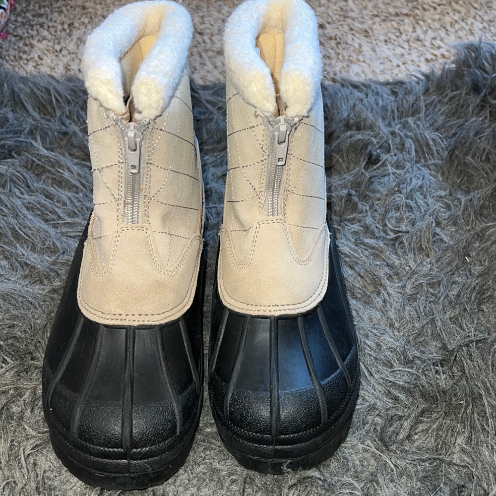Women's Magellan winter suede leather boots with faux fur collar, size 7